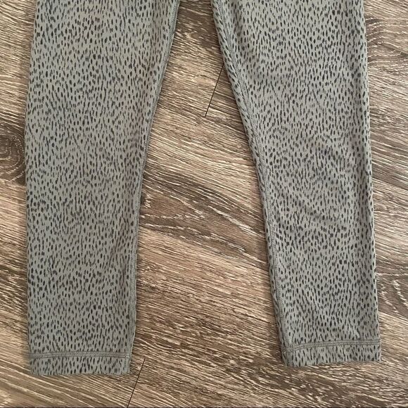 Lululemon wunder under crop roll down dottie dash nwot - Picture 2 of 5